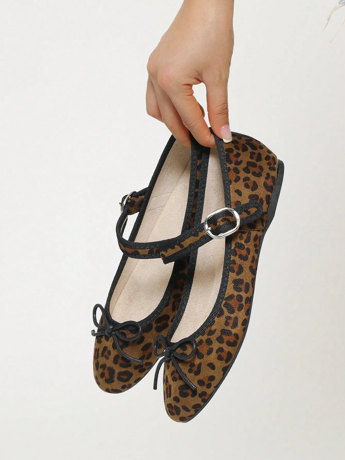 2024 Women's Outdoor Style Flat Shoes: Comfortable & Stylish Animal Print Loafers