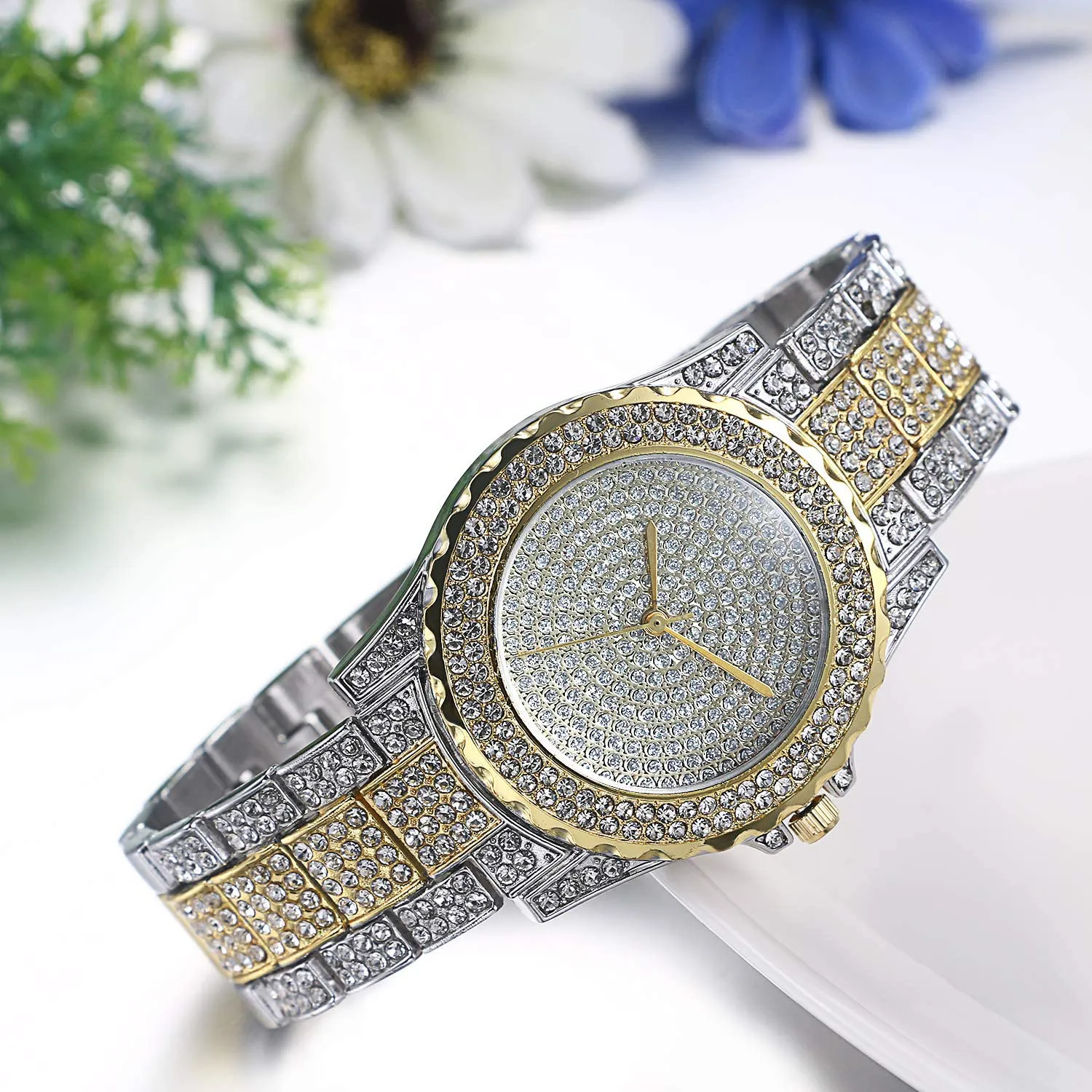 Stylish Rhinestone Round Quartz Watch Silver